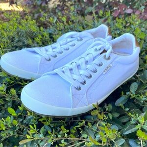 Taos Star Burst Women's Sz 8 White Causal Lace Up Canvas Sneakers Shoes